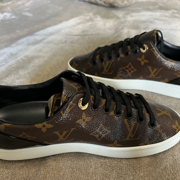 Slightly used Louis Vuitton sneakers - Picture 6 of 8